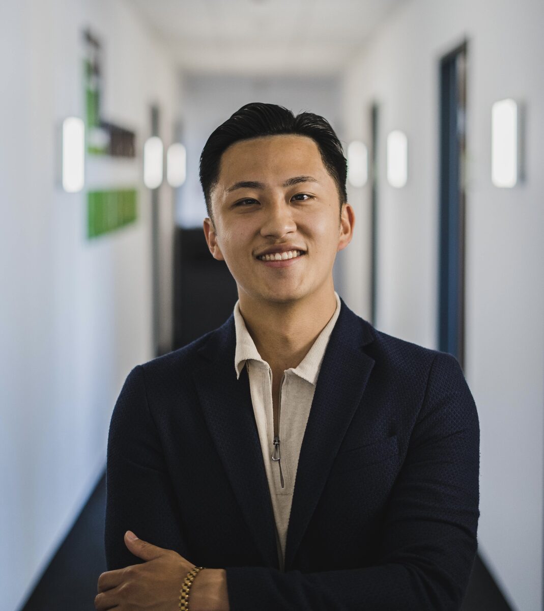 Akira Fukushima – Versicherungsmakler Karriere beim Deutschen Maklerforum AG